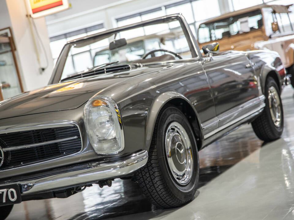 Image 11/35 of Mercedes-Benz 280 SL (1969)