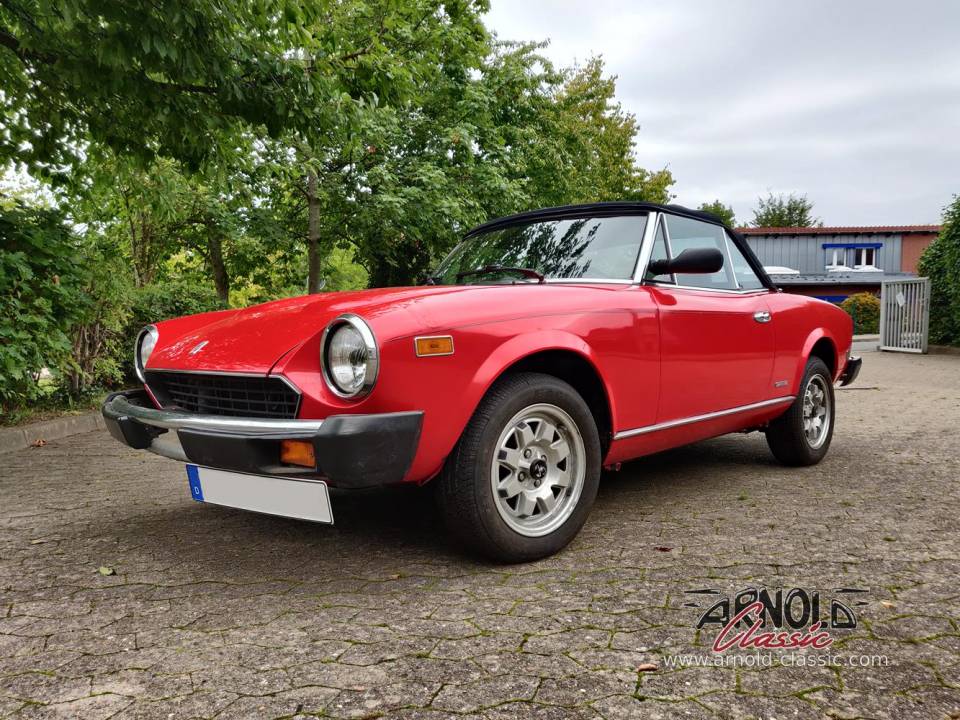 Image 2/29 of FIAT 124 Spider DS (1984)