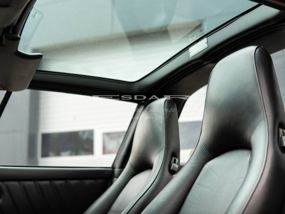 Bild 26/31 von Porsche 911 Carrera 3.2 (1988)
