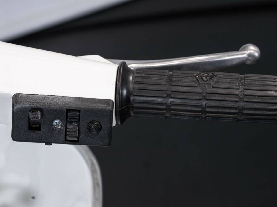 Image 38/50 of Piaggio DUMMY (1978)