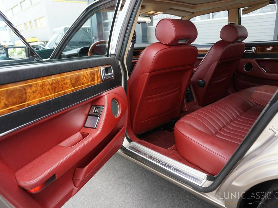 Image 45/61 de Jaguar Sovereign 3.6 (1987)