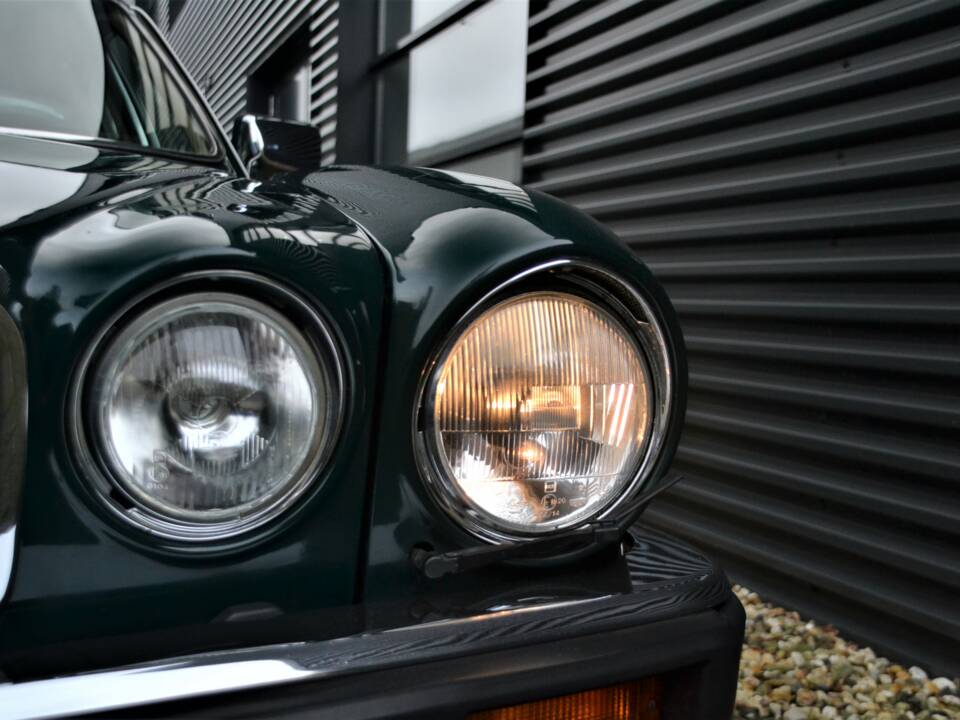 Image 6/29 de Jaguar XJ 12 (1992)