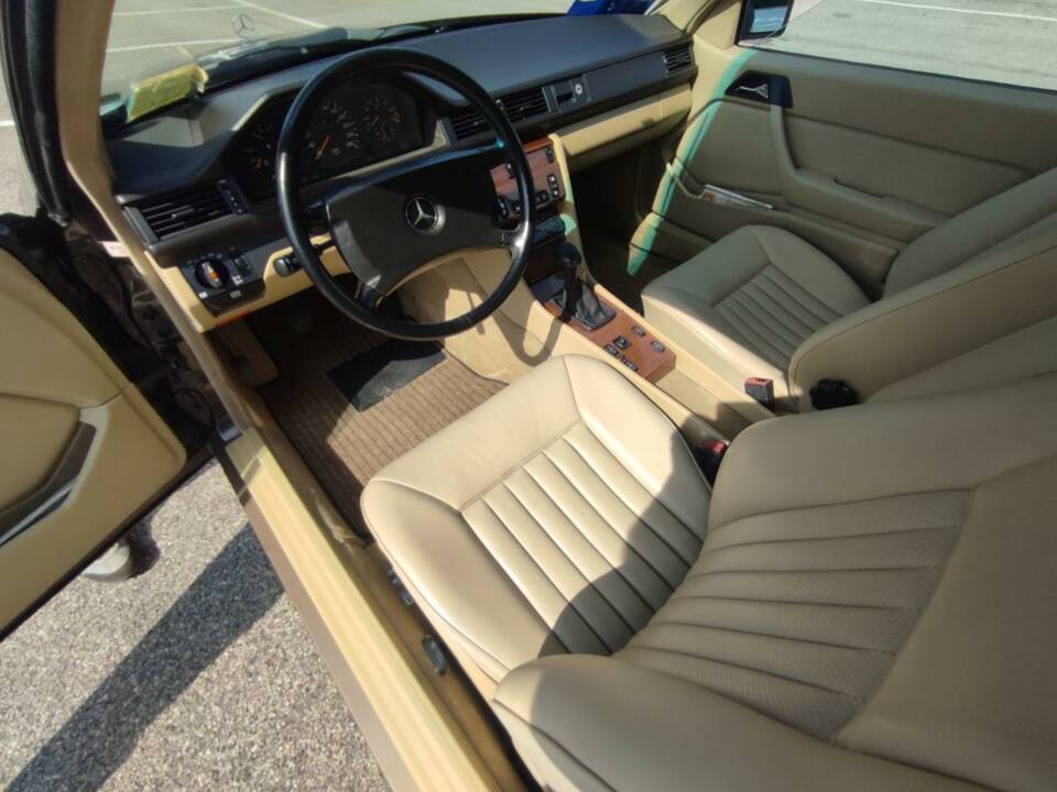 Image 10/10 of Mercedes-Benz 300 CE (1989)