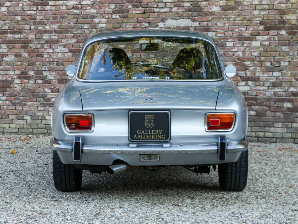 Image 6/50 of Alfa Romeo 1750 GT Veloce (1970)