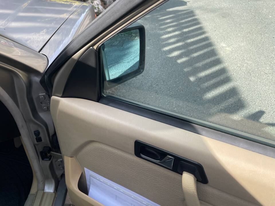 Bild 8/15 von Mercedes-Benz 190 E 2.3 (1990)