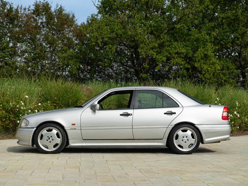 Image 5/50 of Mercedes-Benz C 36 AMG (1995)