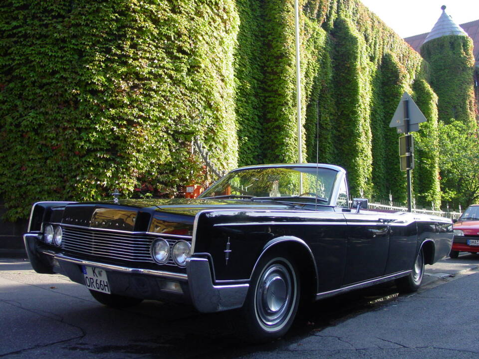 Image 2/13 de Lincoln Continental Convertible (1966)