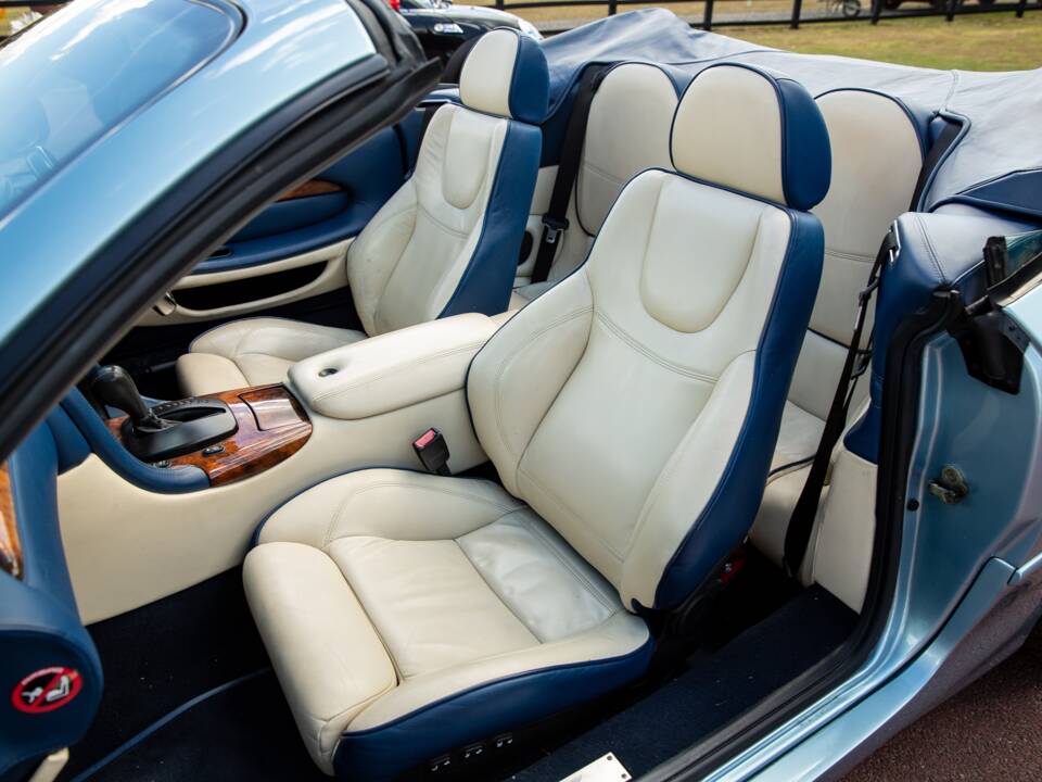 Immagine 39/46 di Aston Martin DB 7 Vantage Volante (2000)