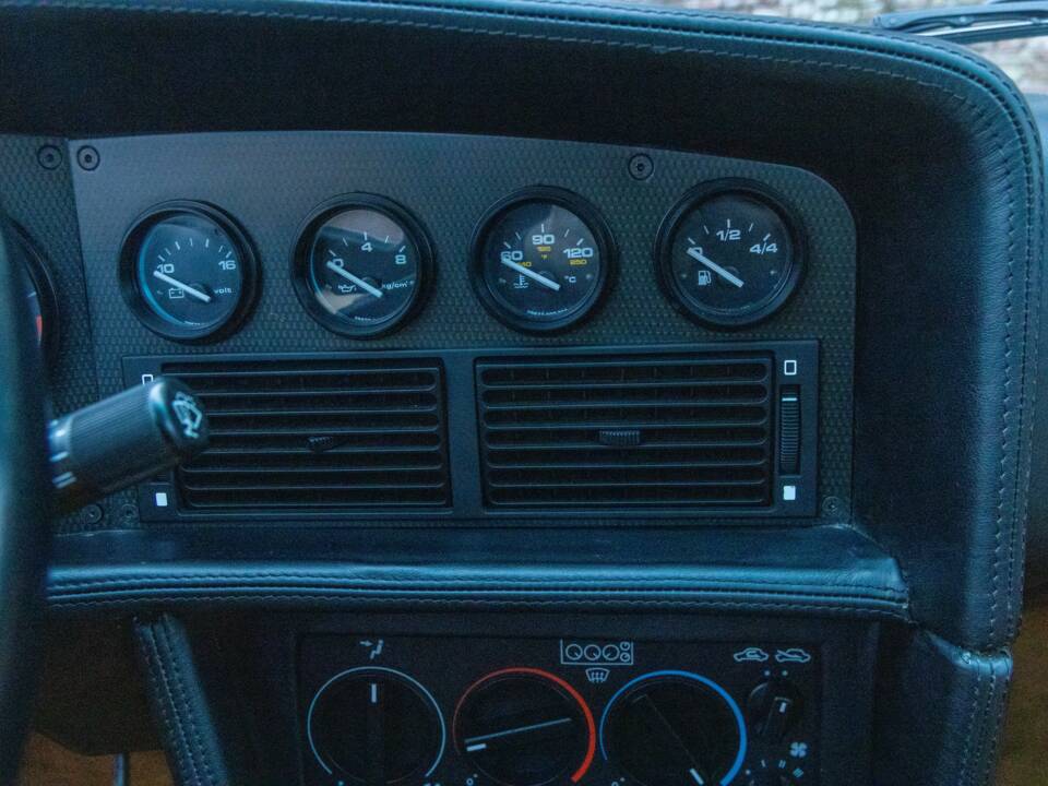 Image 45/50 of Alfa Romeo SZ (1991)