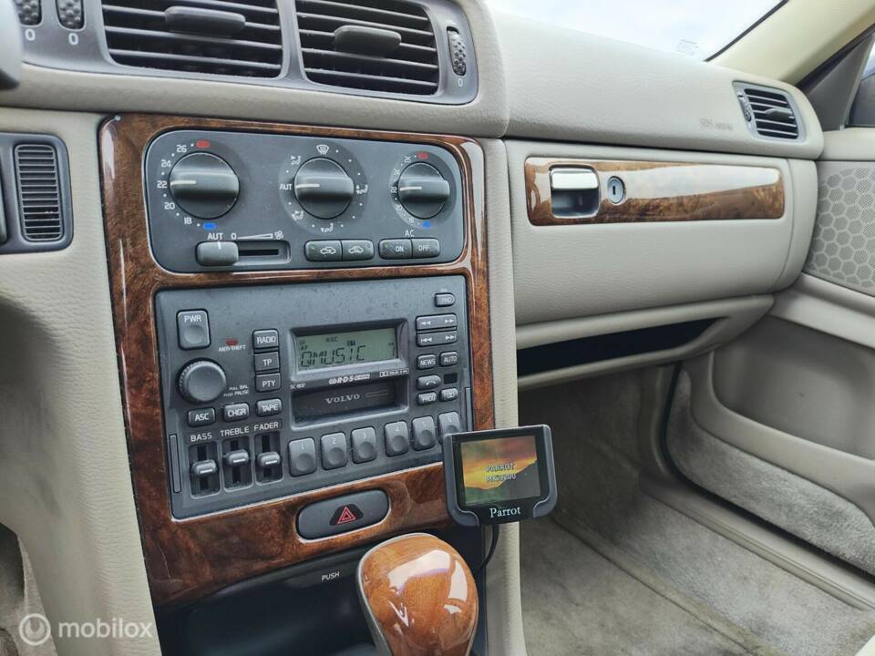 Image 19/33 of Volvo S 70 2.5 T (1997)