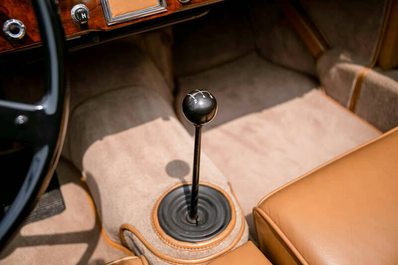 Image 33/50 of Aston Martin DB 2&#x2F;4 Mk I DHC (1954)