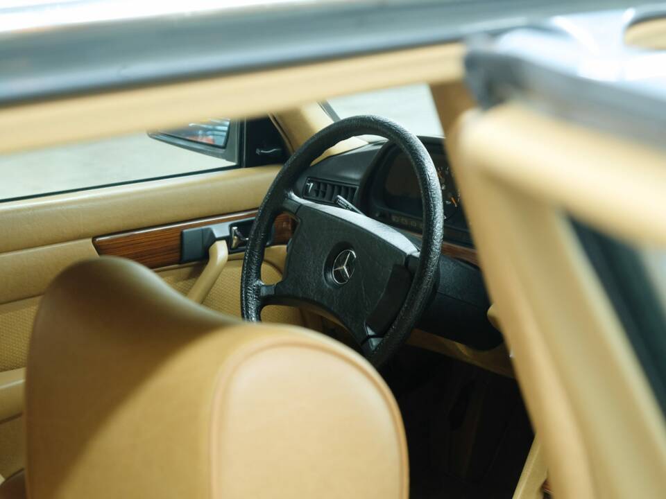 Bild 29/50 von Mercedes-Benz 420 SE (1988)