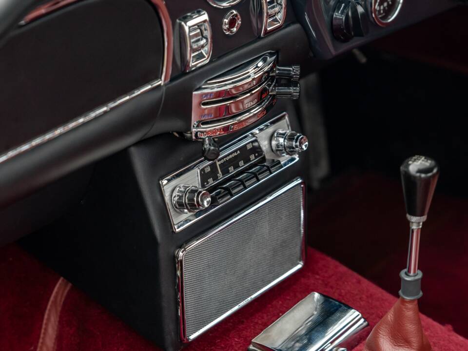 Bild 26/39 von Aston Martin DB 5 Vantage (1964)