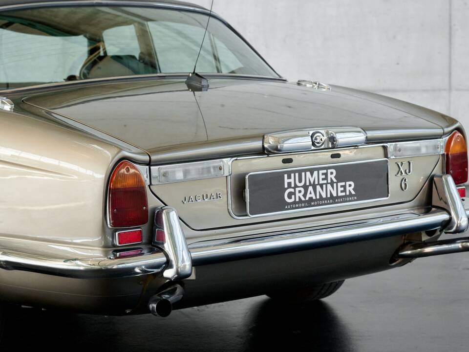 Bild 15/50 von Jaguar XJ 6 L 4.2 (1975)