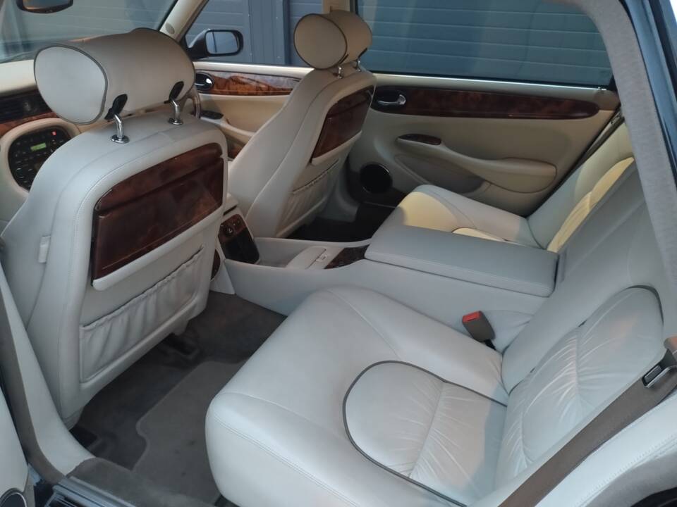 Bild 19/39 von Daimler Super V8 (1998)