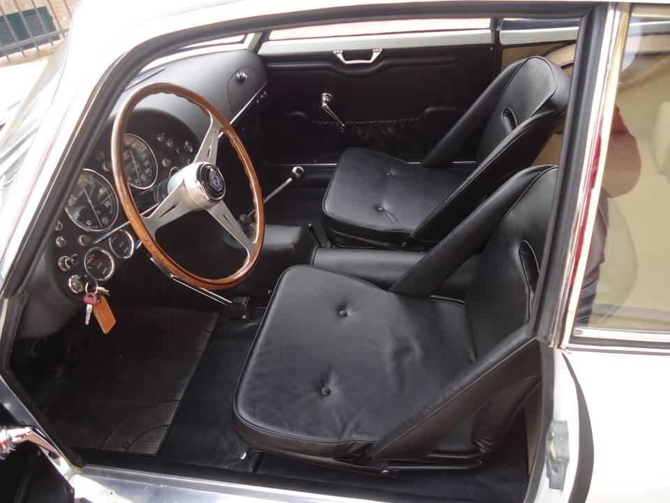 Image 9/31 of O.S.C.A. 1600 GT Zagato (1962)