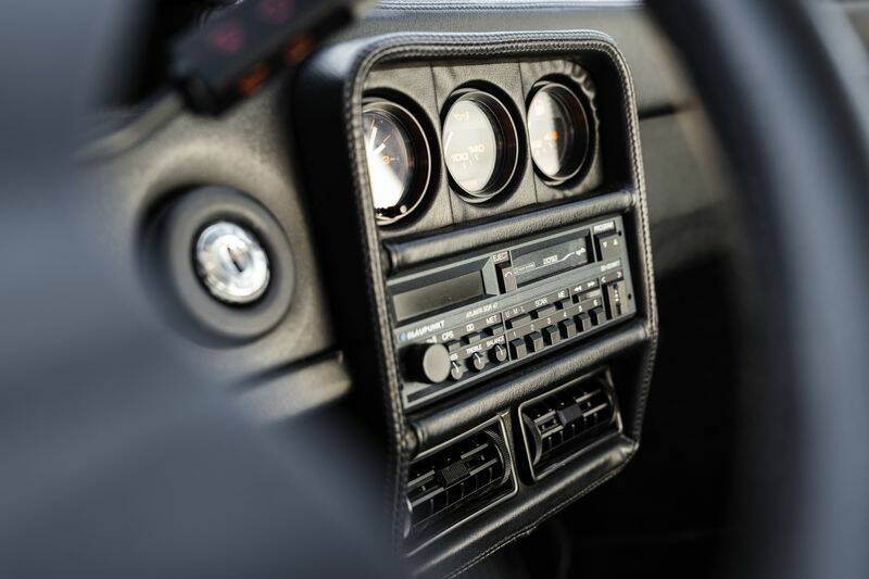 Image 27/33 of Ferrari 208 GTB Turbo (1987)