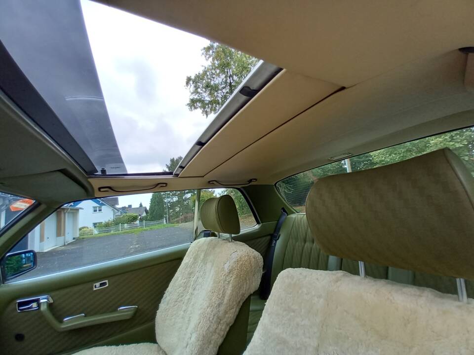 Image 11/15 of Mercedes-Benz 230 CE (1980)