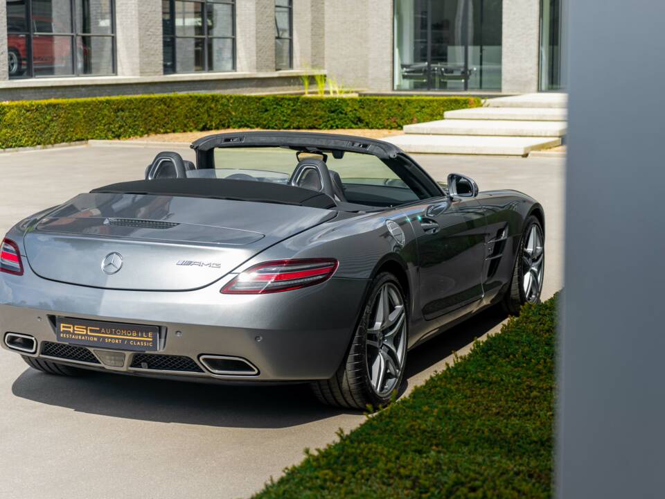 Image 9/21 of Mercedes-Benz SLS AMG Roadster (2012)