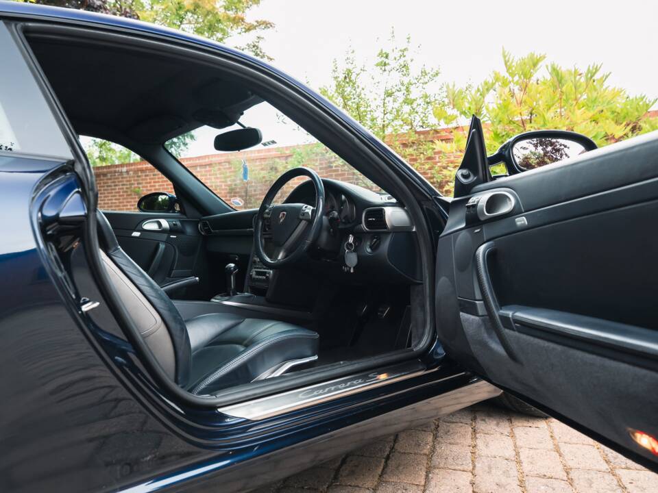 Bild 46/50 von Porsche 911 Carrera S (2005)