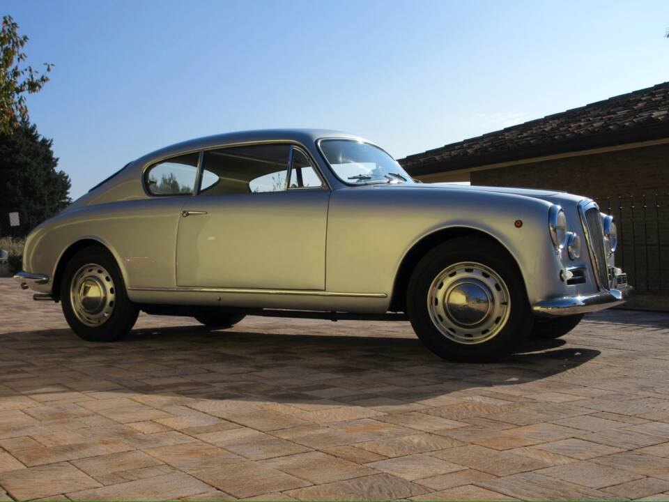 Image 12/50 of Lancia Aurelia B20 GT 2500 (1957)