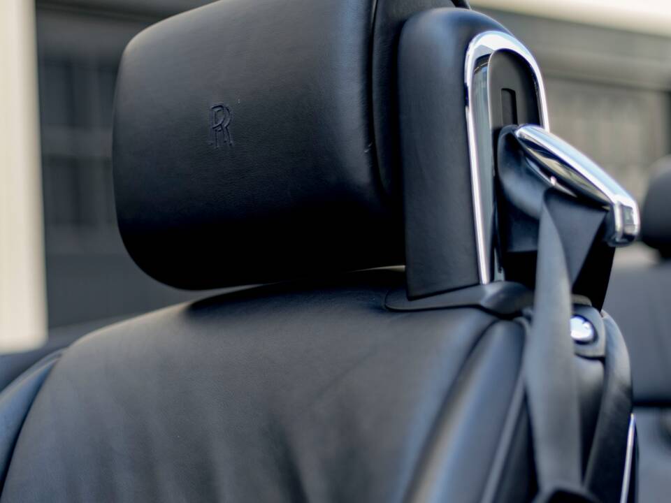 Image 23/34 of Rolls-Royce Phantom DHC (2008)