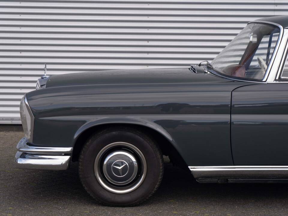 Bild 4/8 von Mercedes-Benz 220 SE b (1964)