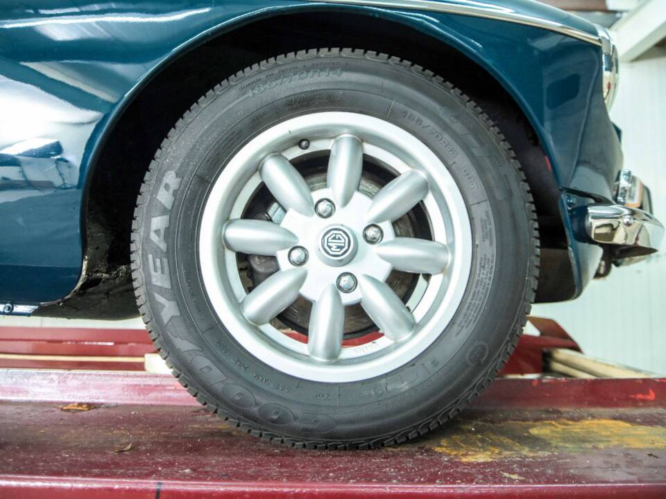 Imagen 48/50 de MG MGB GT (1972)