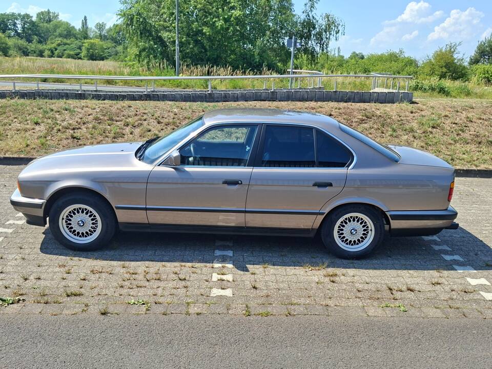 Bild 6/16 von BMW 525i (1988)