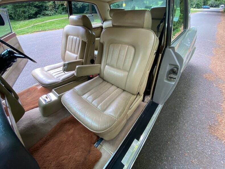 Bild 24/50 von Bentley Corniche (1980)