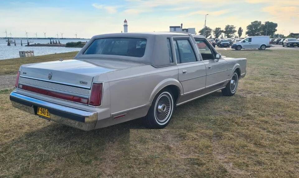 Bild 3/7 von Lincoln Town Car (1989)
