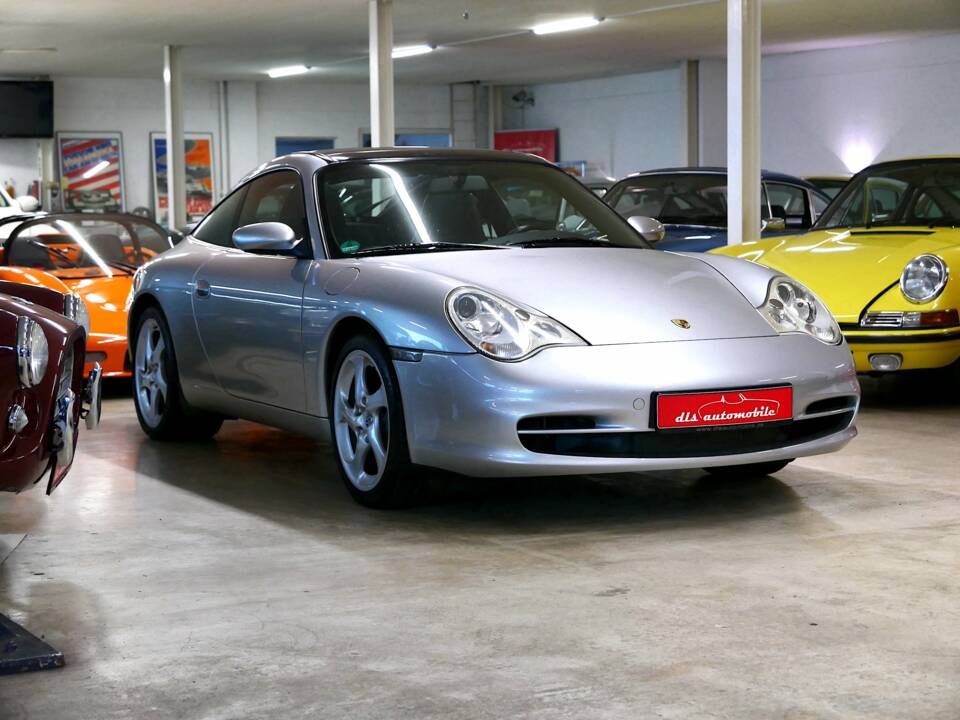 Image 2/16 of Porsche 911 Carrera (2004)