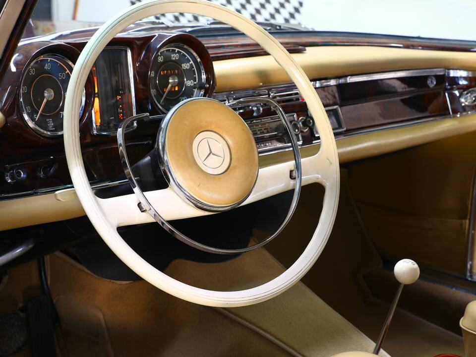 Bild 29/39 von Mercedes-Benz 220 SE b (1964)
