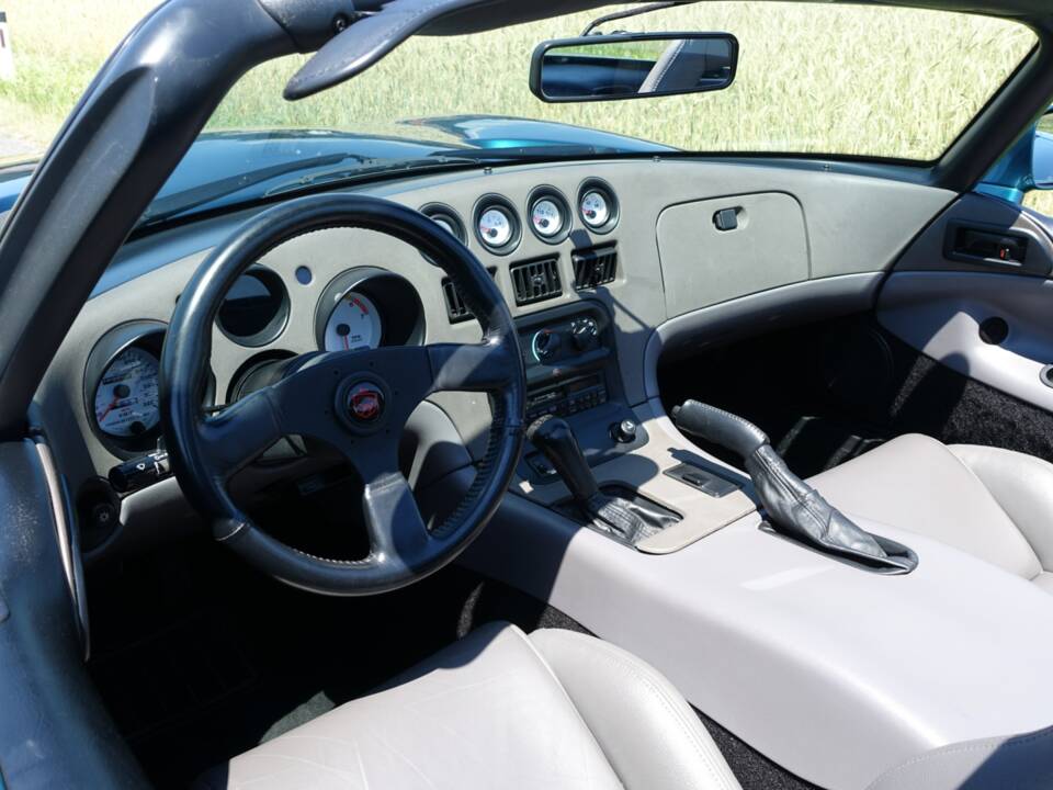 Image 31/35 of Dodge Viper RT/10 (1994)