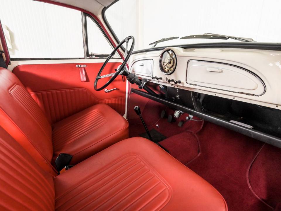 Image 10/50 of Morris Minor 1000 Traveller (1961)