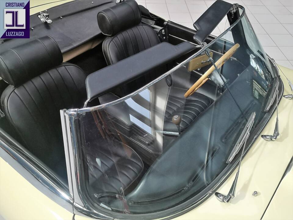 Image 22/51 de Jaguar E-Type (1970)