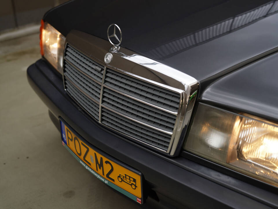 Image 50/83 of Mercedes-Benz 190 E 2.3-16 (1984)