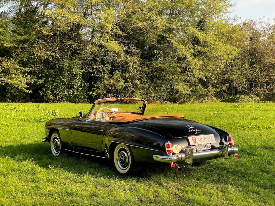 Image 13/67 of Mercedes-Benz 190 SL (1961)