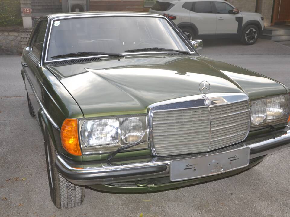 Bild 2/11 von Mercedes-Benz 230 CE (1983)