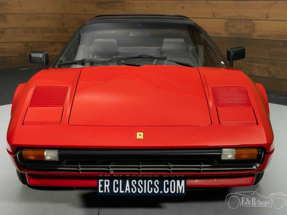 Image 6/8 of Ferrari 308 GTSi (1982)