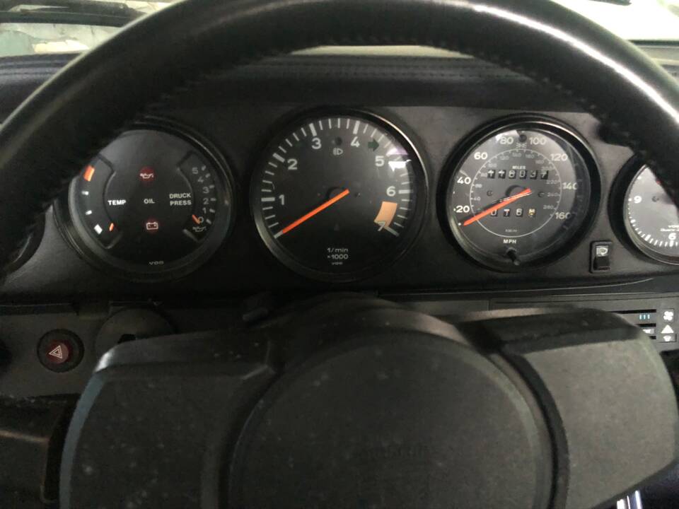 Image 17/50 of Porsche 911 Carrera 3.2 (1984)