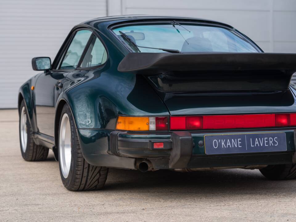 Image 21/52 of Porsche 911 Carrera 3.2 (1989)