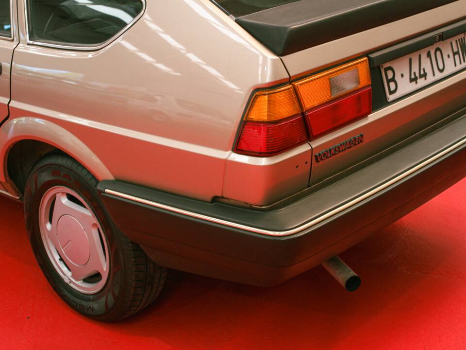 Afbeelding 11/37 van Volkswagen Passat 2.0 (1987)