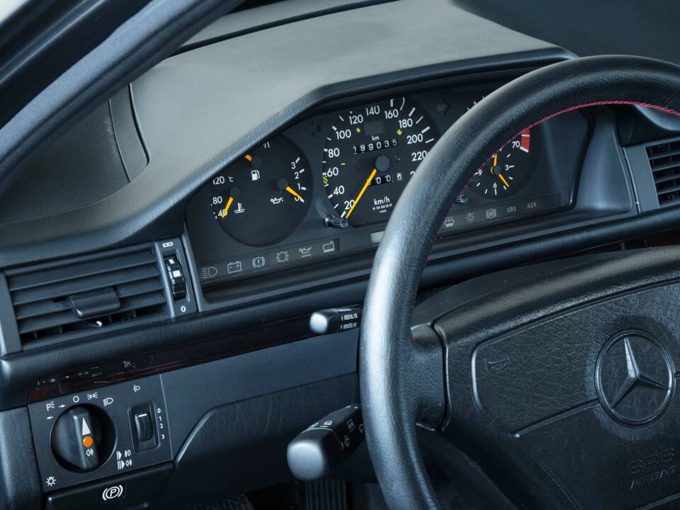 Bild 37/50 von Mercedes-Benz E 500 (1993)