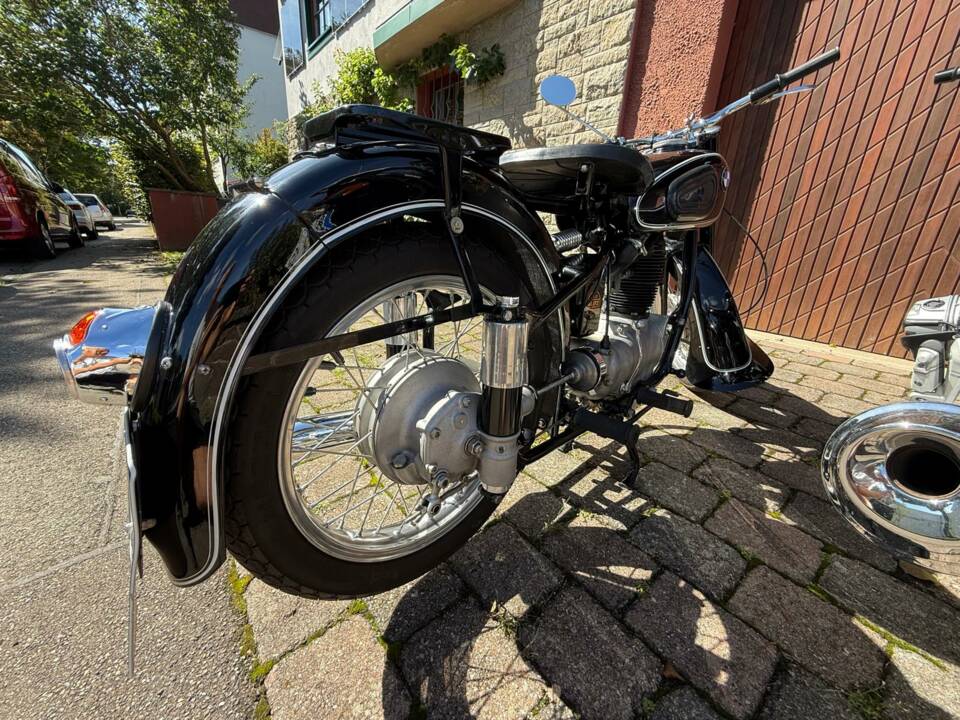 Immagine 3/18 di BMW R 25/3 (1955)