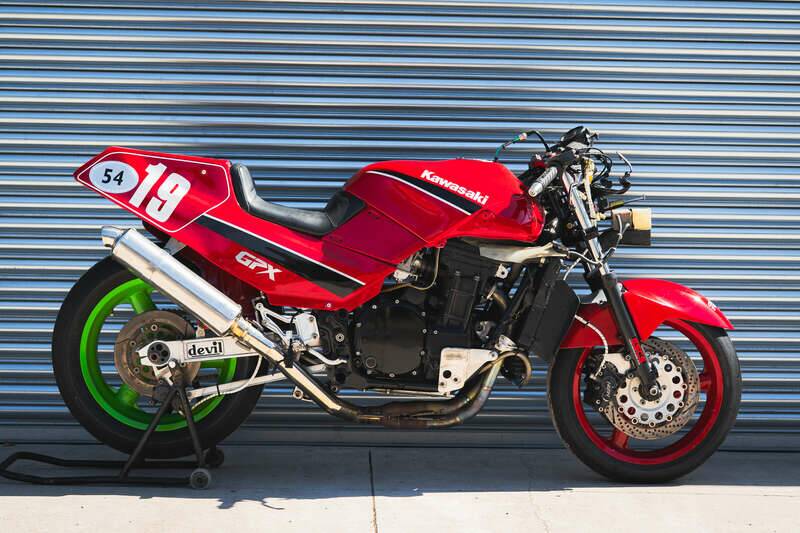 Image 3/50 of Kawasaki GPX 750R (1987)