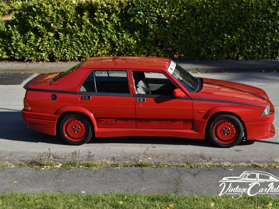 Image 16/35 of Alfa Romeo 75 1.8 Turbo Evoluzione (1987)