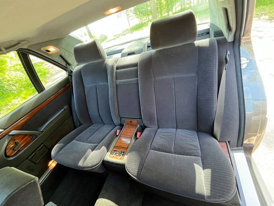 Image 24/44 of Mercedes-Benz 400 SEL (1992)