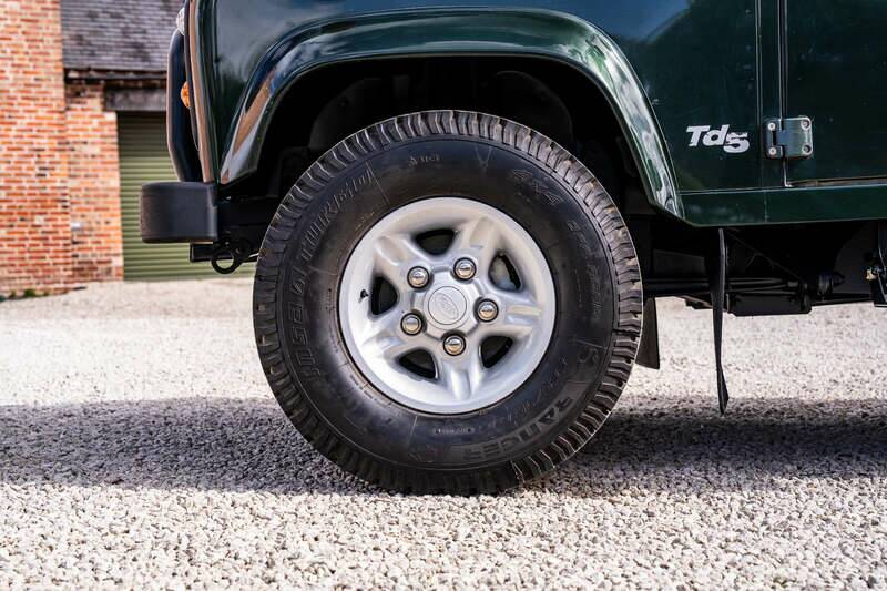 Image 23/50 de Land Rover Defender 90 Td5 (1999)