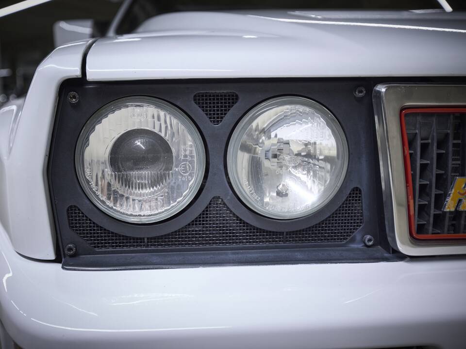 Image 10/93 of Lancia Delta HF Integrale Evoluzione I (1992)